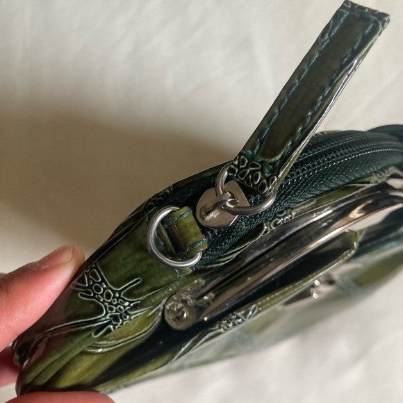 Green Patent Leather Crocodile-Embossed Women's Clutch Bag - Picture 9 of 13